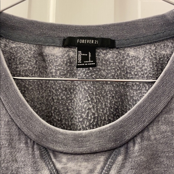 Forever 21 Crew Neck - Picture 3 of 4